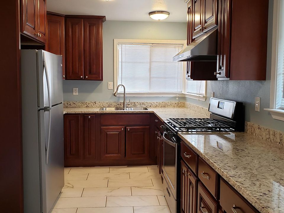 1st image of 903 S Park Victoria Dr