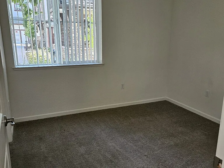 Diamond Creek Apartment — Photo 37