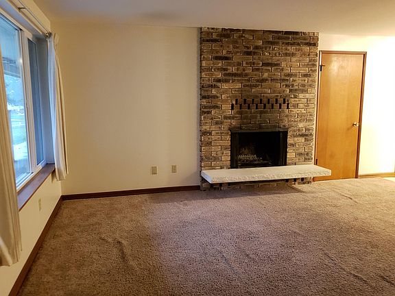 3rd image of 618 Midway Dr NE