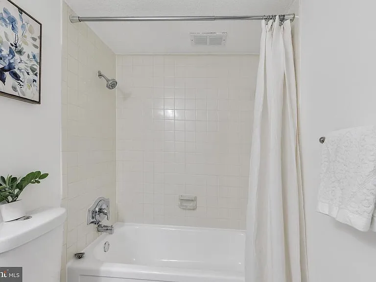 2030 N Adams St #303 — Photo 27