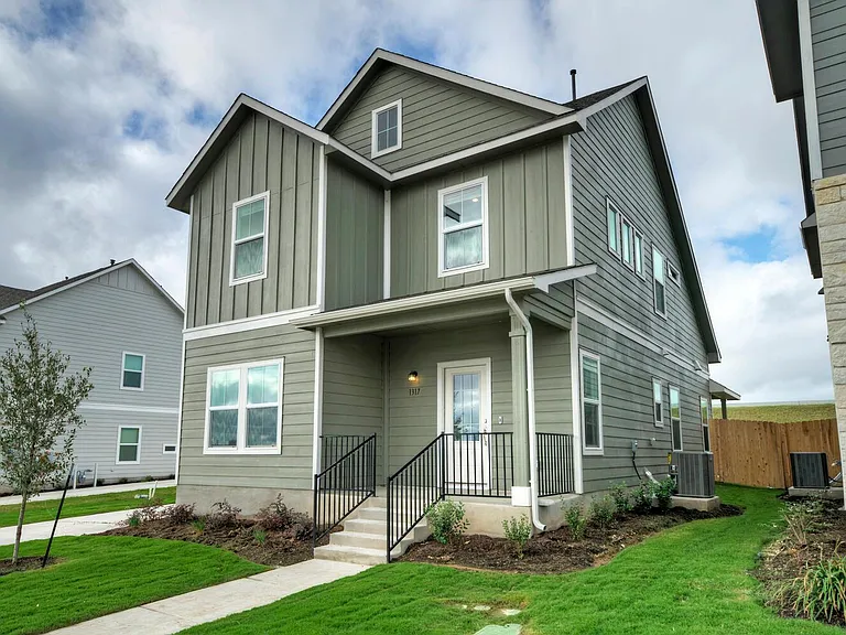 1317 Linwood St — Photo 3