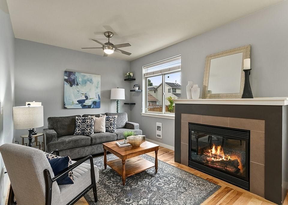 2nd floor - living room