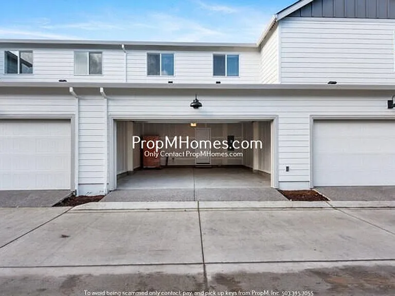 884 N 18th Ave — Photo 18