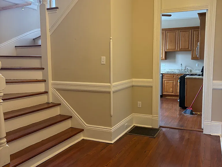 200 S Scott St — Photo 8