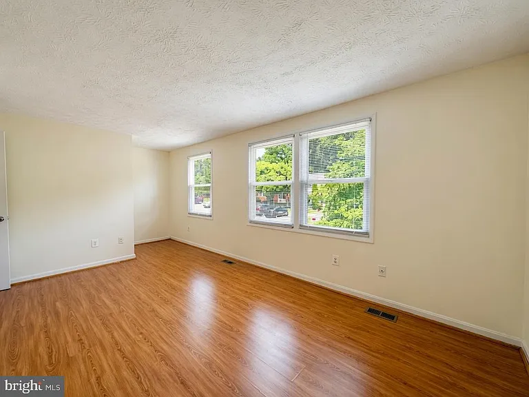 8112 Parkdale Ct — Photo 10