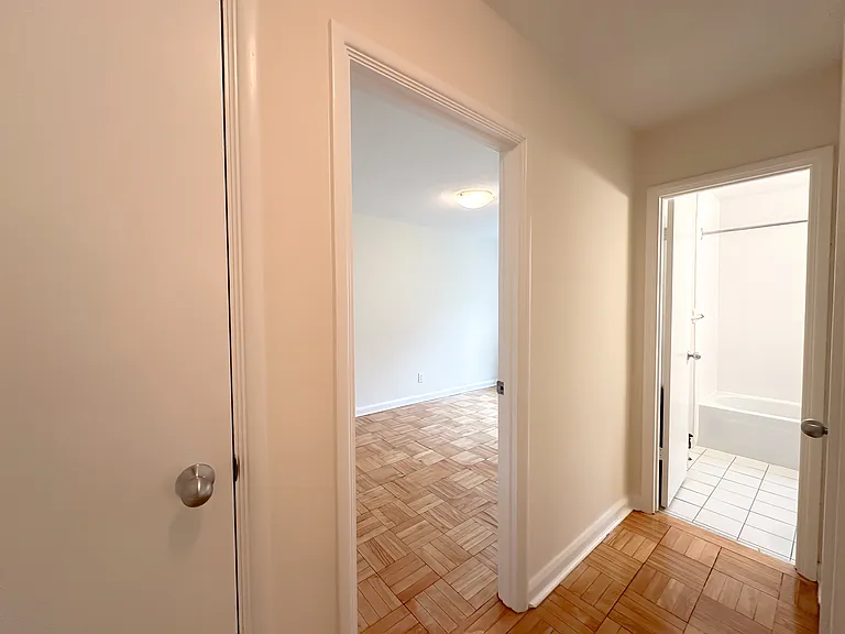 118 Montgomery Ave — Photo 23