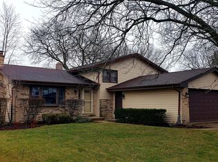 348 Clearwater Ct, Carol Stream, IL 60188