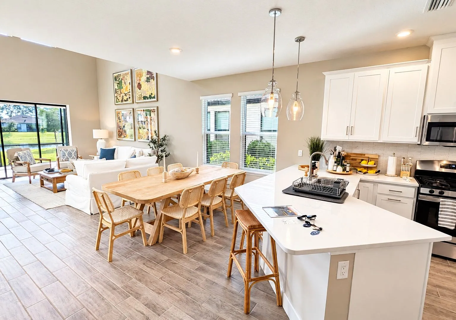 Seasonal/short term ONLY Almost brand new 3/4 SFH at Grandview community in Bradenton — Photo 3