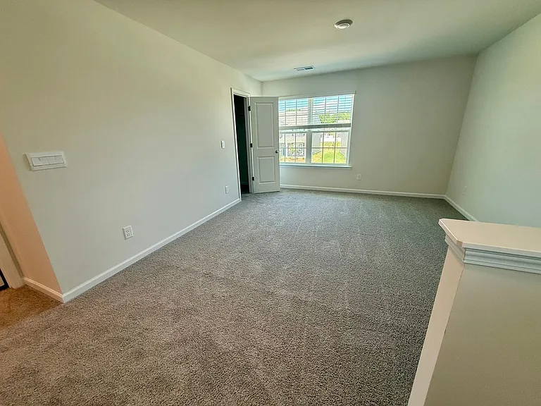 1608 Secrest Commons Dr — Photo 14