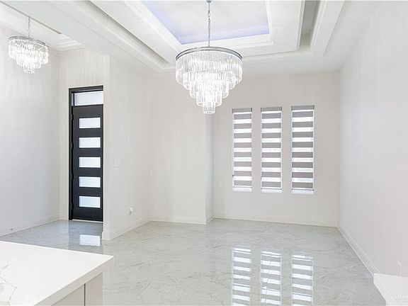 4th image of 905 Azalea St