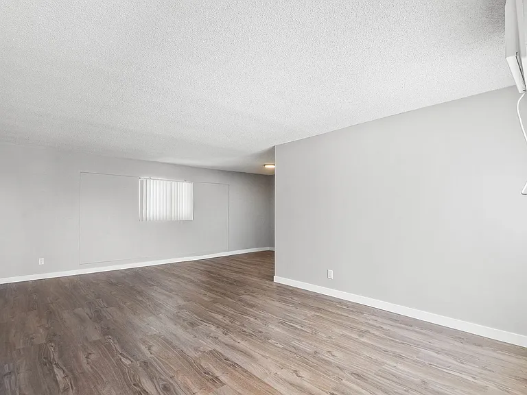 Cazador Court Apartments — Photo 14