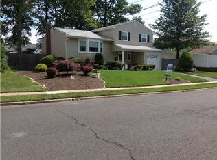 18 S Locust Ave, Edison, NJ 08817