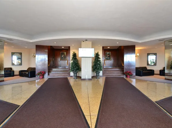 61-20 Grand Cent Parkway image 2 of 32