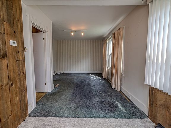 5th image of 412 Graves St