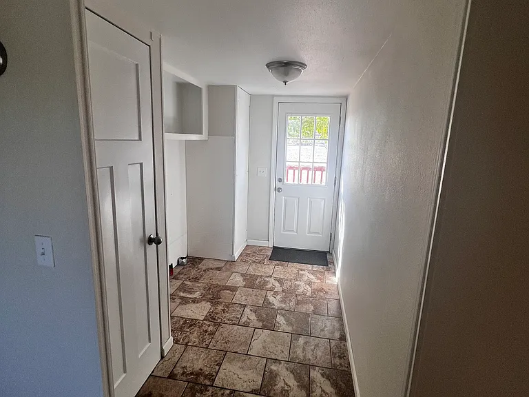 5555 SE 2nd Ave — Photo 8