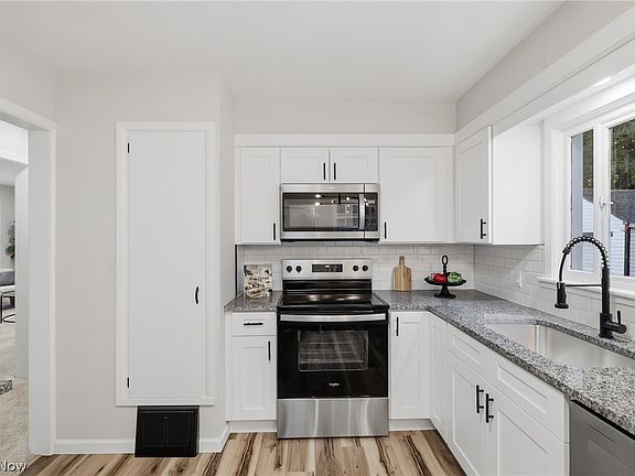 2nd image of 1055 Seward Ave
