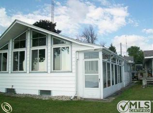 7158 Valley Dr, Fort Gratiot, MI 48059