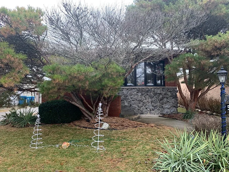 562 Exchange Ave photo 1