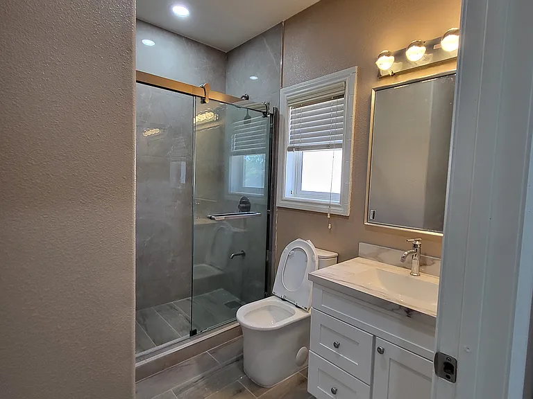 216 Spring St #1 — Photo 6