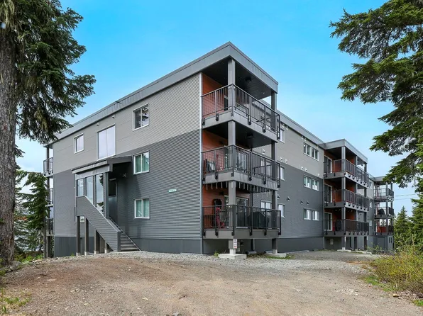695 Castle Crag Cres #303, Courtenay, BC V9J 1L0