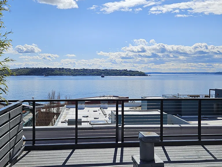 Rooftop Deck (Private)