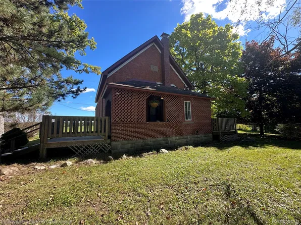 1187 Hadley Rd, Lapeer, MI 48446