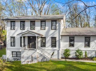 813 Lakeshore Dr, Berkeley Lake, GA 30096