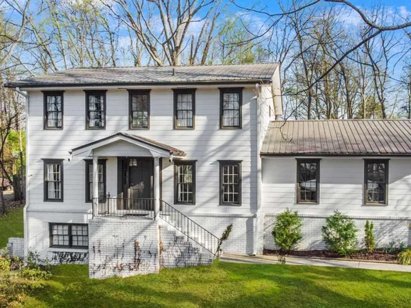 813 Lakeshore Dr, Berkeley Lake, GA 30096