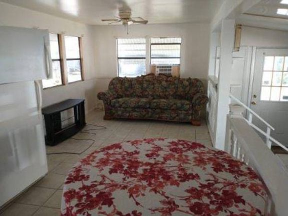 3rd image of 3942 Bristol St