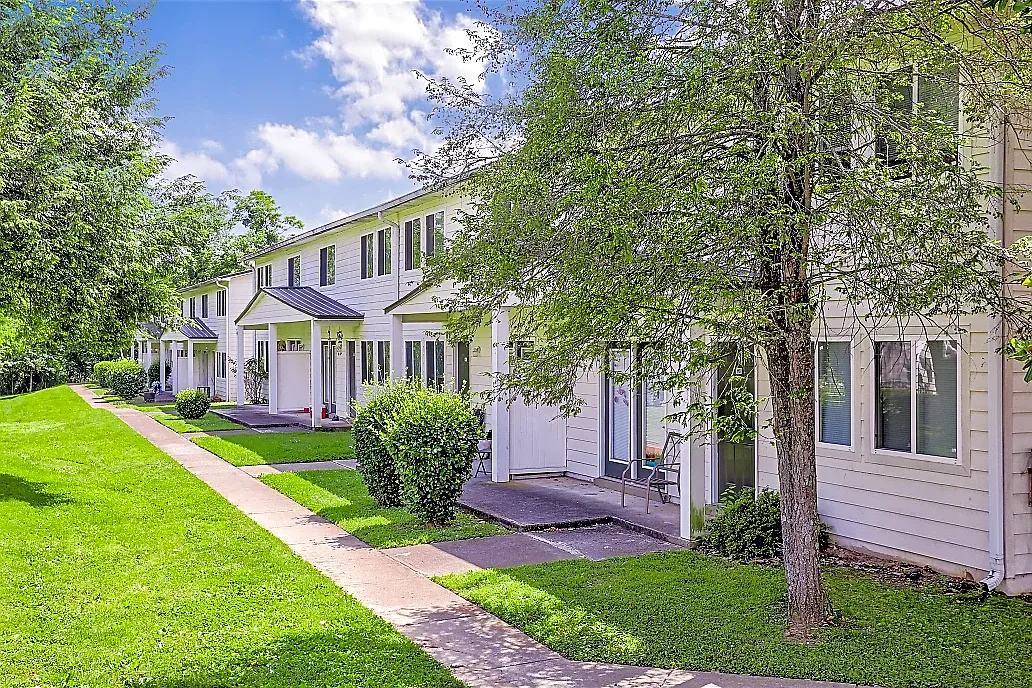 Taylor Way Apartments — Photo 2
