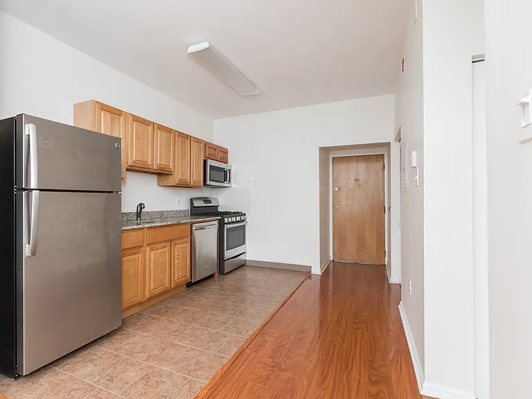 Chandler Apartments — Photo 11