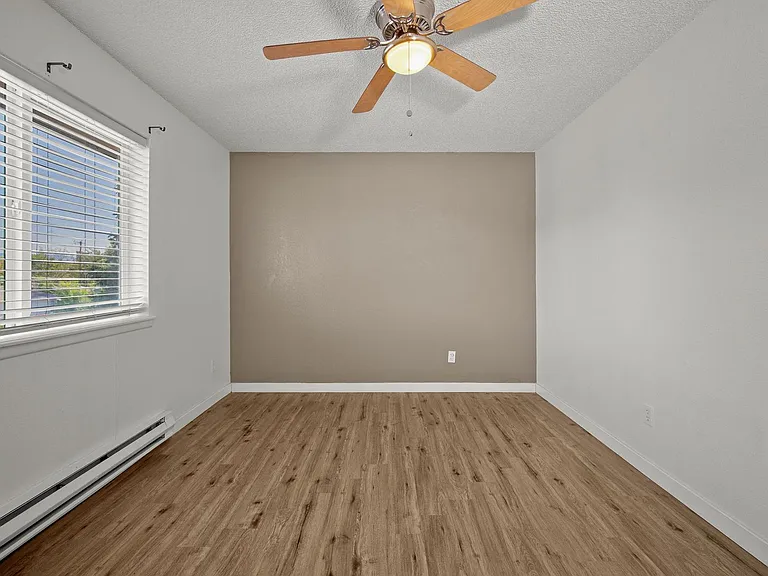 1535 Poplar Dr #22 — Photo 14
