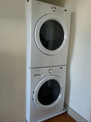 Rented by Nooklyn NYC LLC | media 31