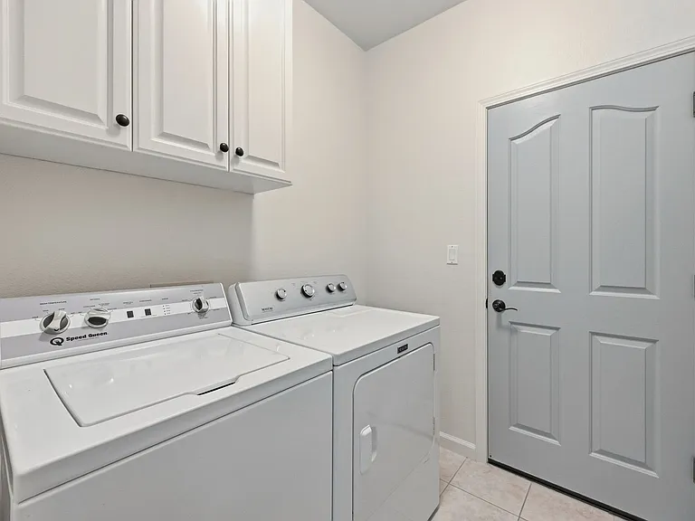 1439 Gordon Dr — Photo 41