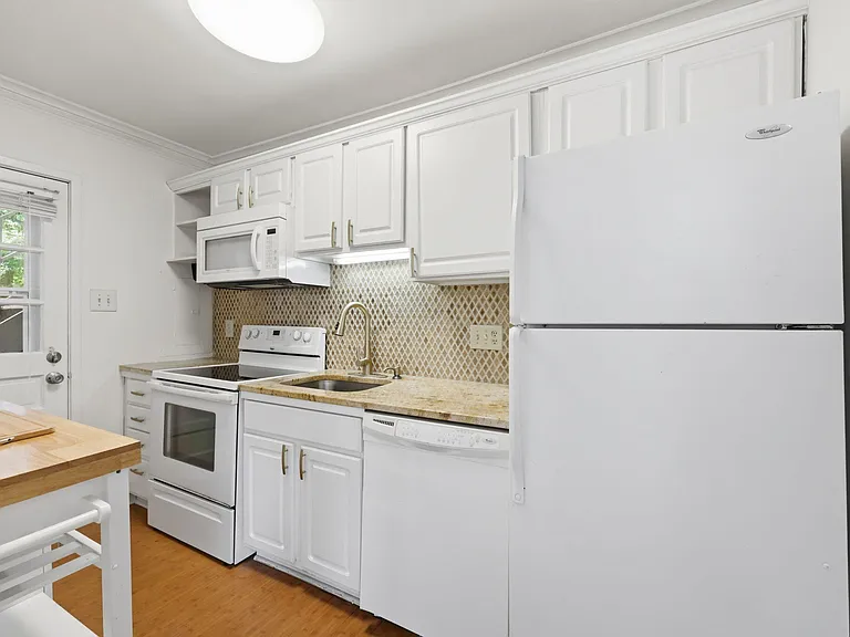 635 Daniels St #A — Photo 10