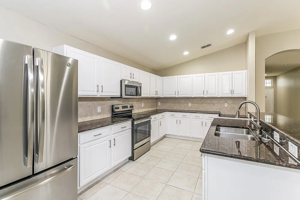4 bed, 2.0 bath, 2014 sqft, $2,565 — Photo 4
