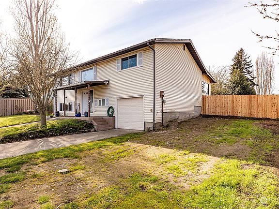 2nd image of 366 NW Clipper Drive