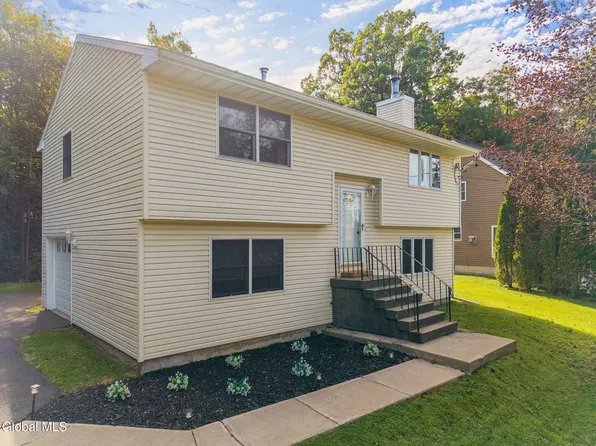 4040 River Road, Niskayuna, NY 12309