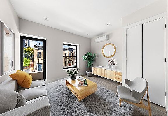 2nd image of 35 Oakland Pl #3A