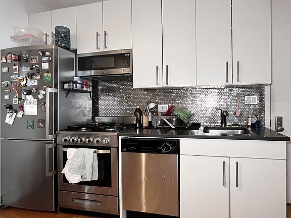 5th image of 265 S 2nd St APT 3
