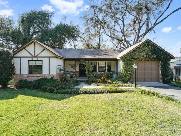 36205 Clear Lake Dr, Eustis, FL 32736