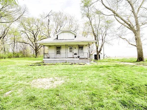898 N 2470 East Rd, Milford, IL 60953