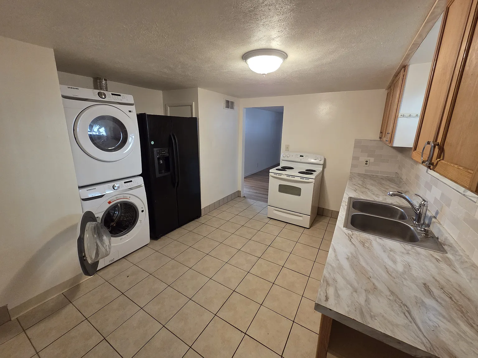 2 bed, 800 sqft, $1,600 — Photo 4