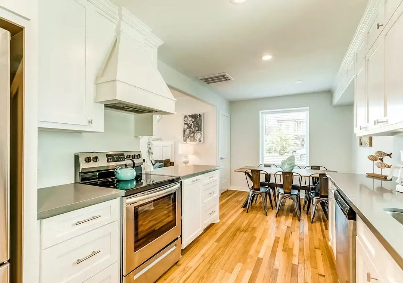 Charming 2-Bedroom, 1.5-Bath Home with Appliances Included Galveston, TX — Photo 4