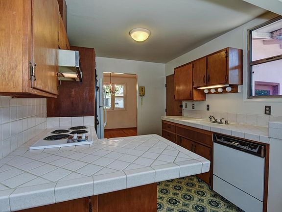 5th image of 1827 Gunston Way