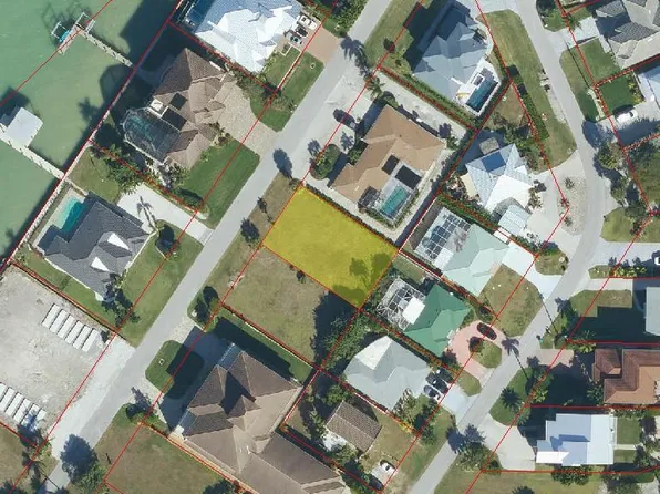 25 Dolphin CIR, NAPLES, FL 34113