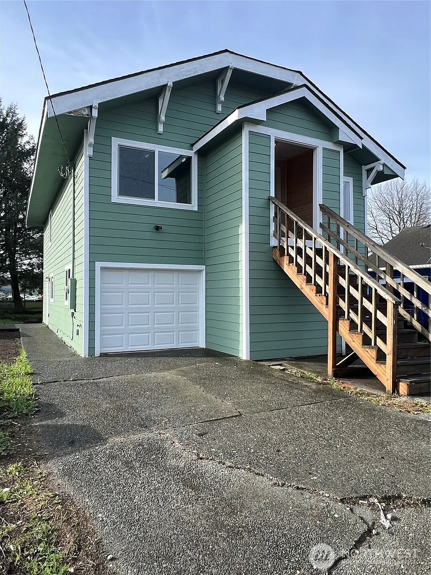 209 E King Street photo 1