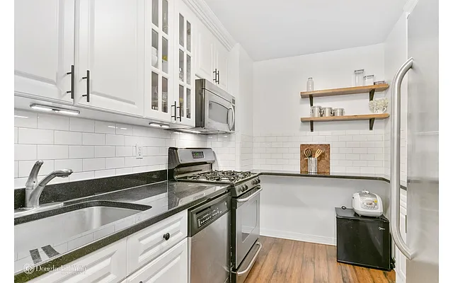 Sold by Douglas Elliman | media 21