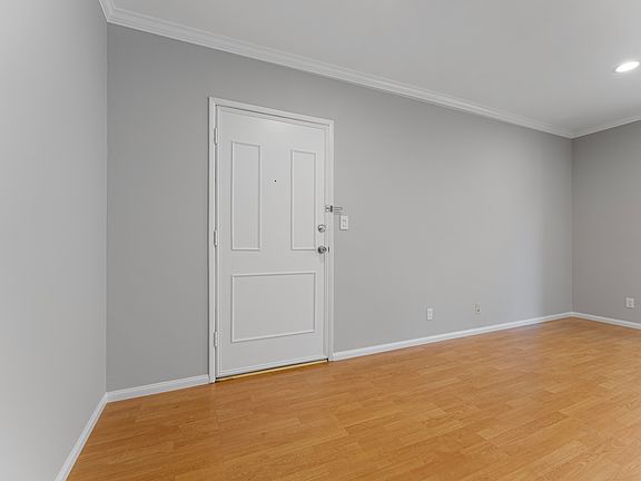 4th image of 5414 Newcastle Ave APT 62