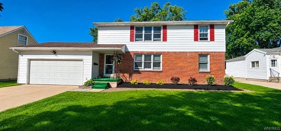 2 bed, 1.0 bath, 2544 sqft, $1,450 — Photo 1